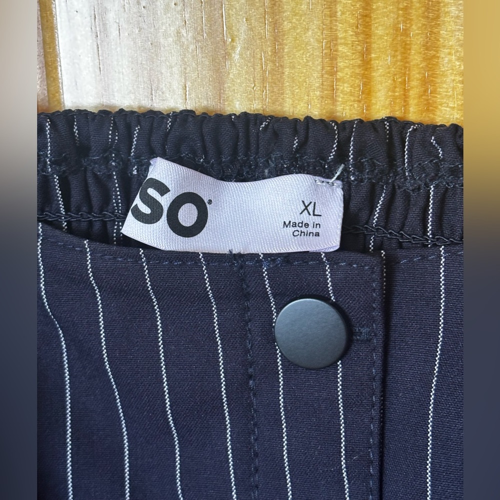 Navy Pinstripe Tailored Vest Top – Button Front – NWOT - Picture 3 of 3